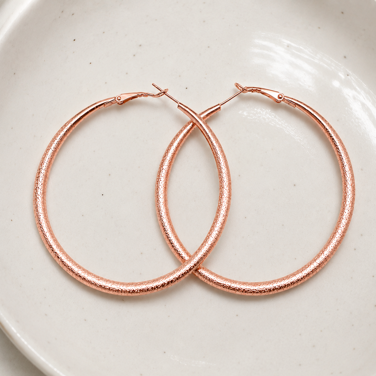 roz, in rose hoops