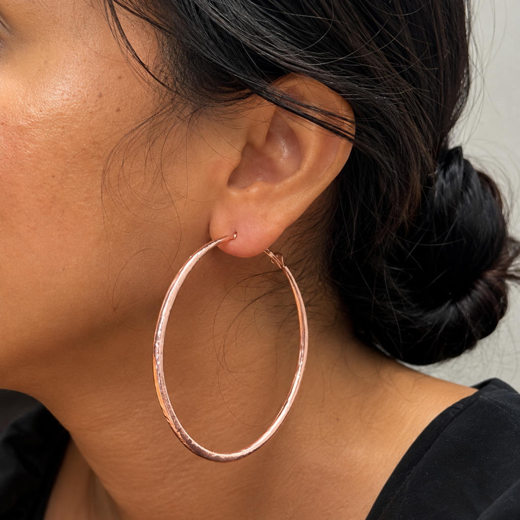 roz, in rose hoops